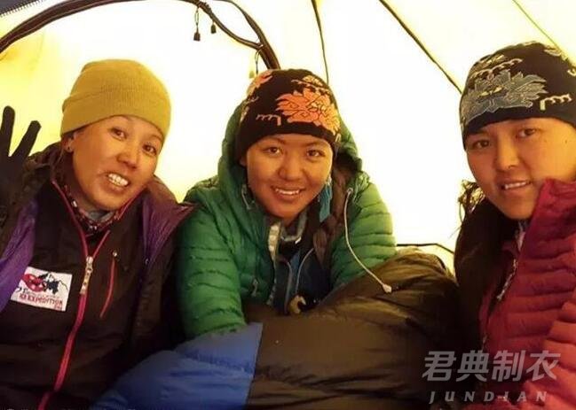 尼泊尔女子登山队明年春季将攀登干城章嘉峰